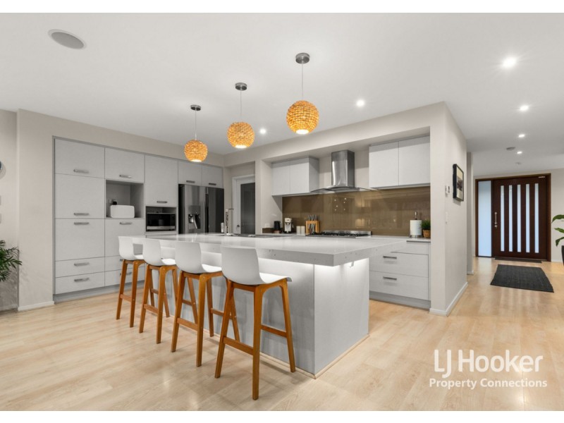5 Maggie Place, Cashmere QLD 4500
