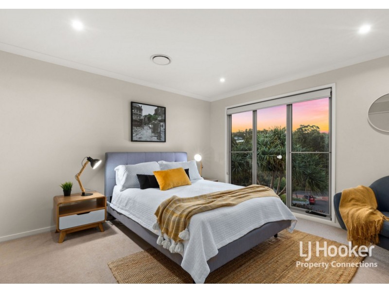 5 Maggie Place, Cashmere QLD 4500