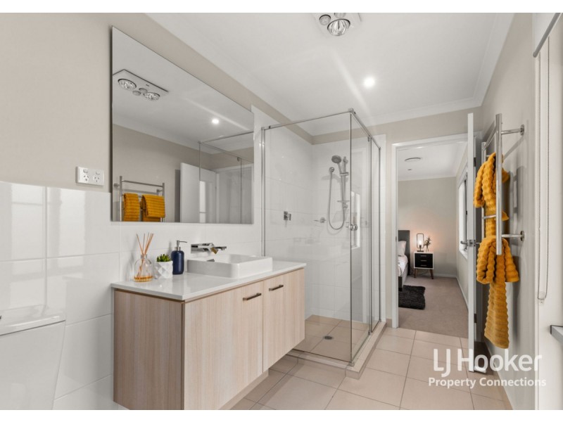 5 Maggie Place, Cashmere QLD 4500
