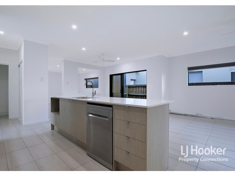69 Lakeview Promenade, Newport QLD 4020