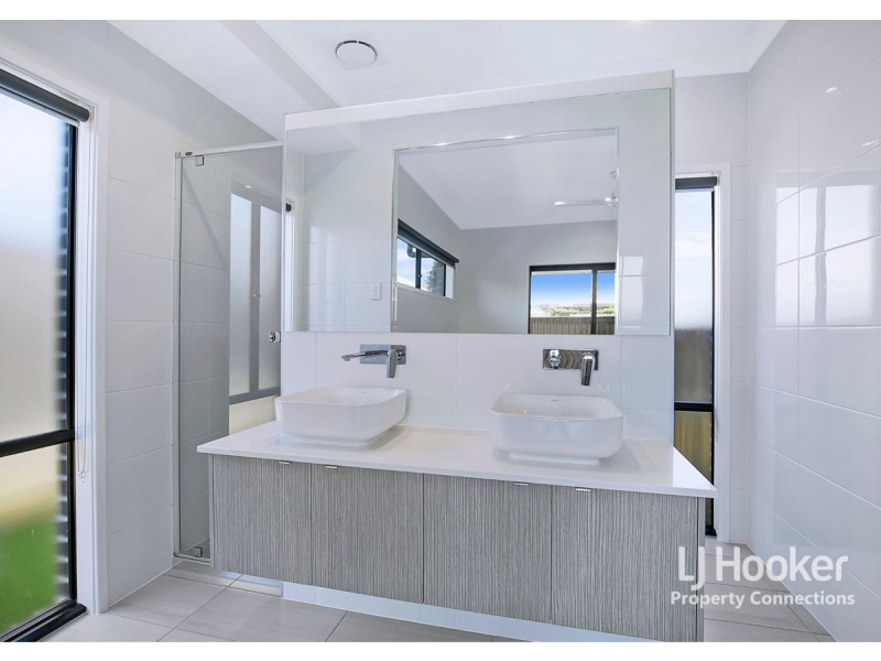 69 Lakeview Promenade, Newport QLD 4020