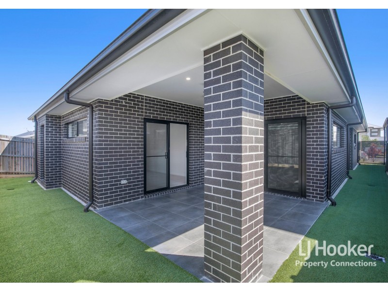 69 Lakeview Promenade, Newport QLD 4020