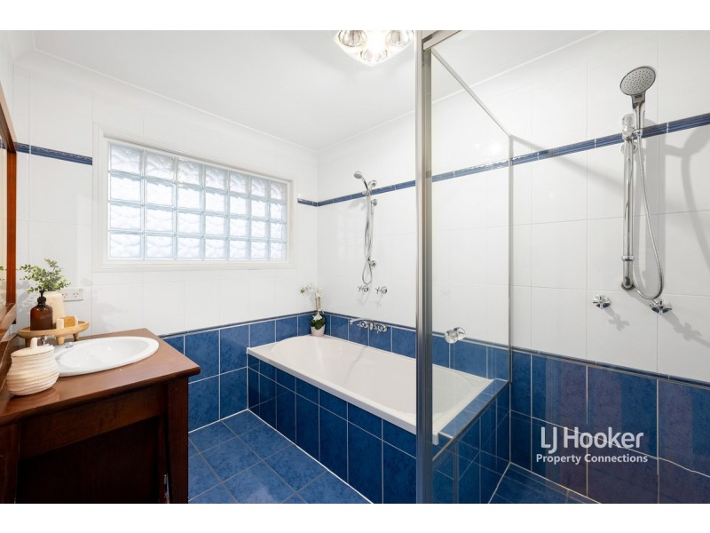 11 Memoire Court, Eatons Hill QLD 4037