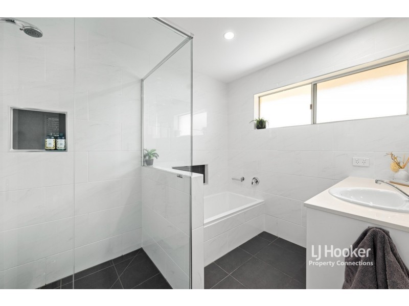 31 Pleasant Drive, Albany Creek QLD 4035