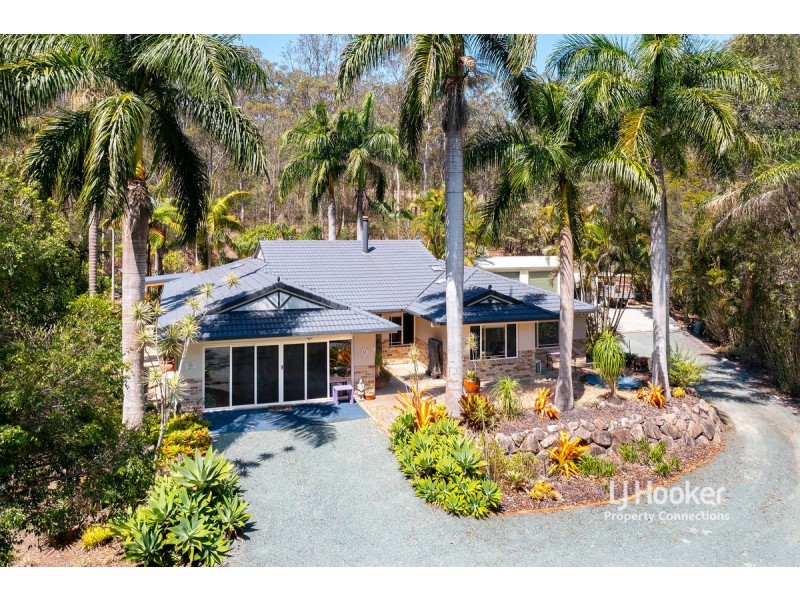 8 Glen Eaton Street, Eatons Hill QLD 4037