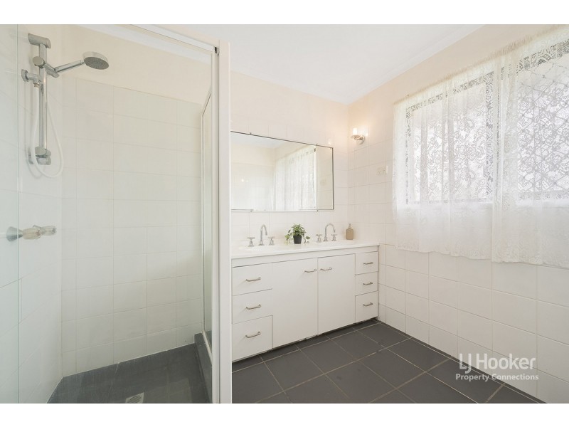 2 Folkstone Avenue, Albany Creek QLD 4035