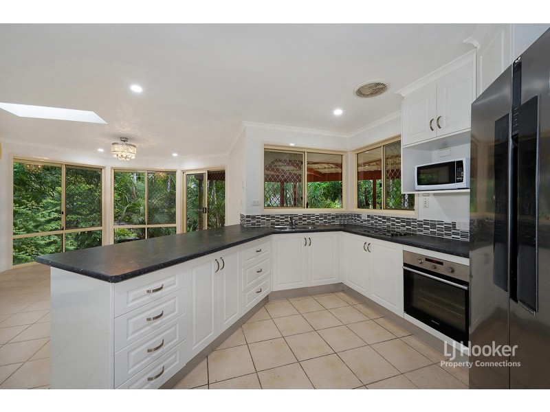 8 Oxley Court, Albany Creek QLD 4035