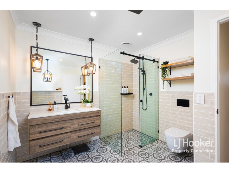 17 Devoran Street, Albany Creek QLD 4035