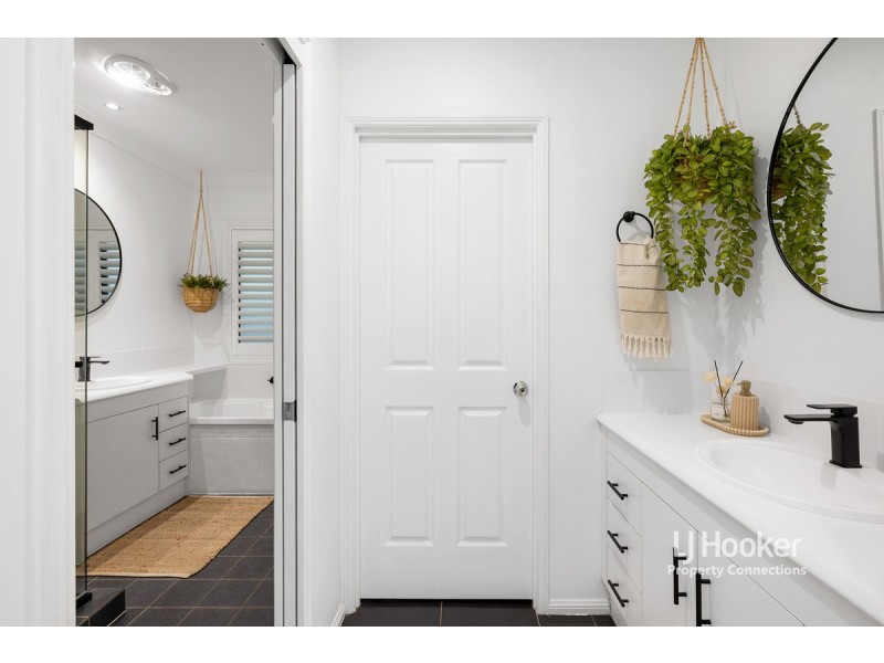 50 Riversleigh Crescent, Eatons Hill QLD 4037