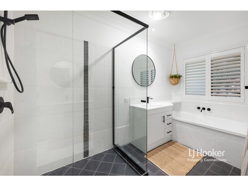 50 Riversleigh Crescent, Eatons Hill QLD 4037