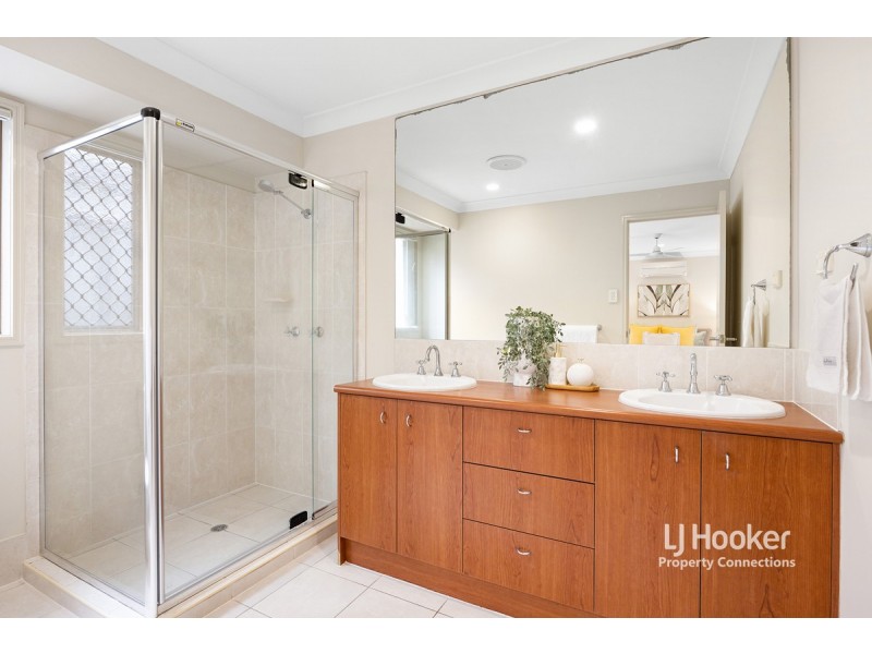 5 Cassinia Court, Eatons Hill QLD 4037