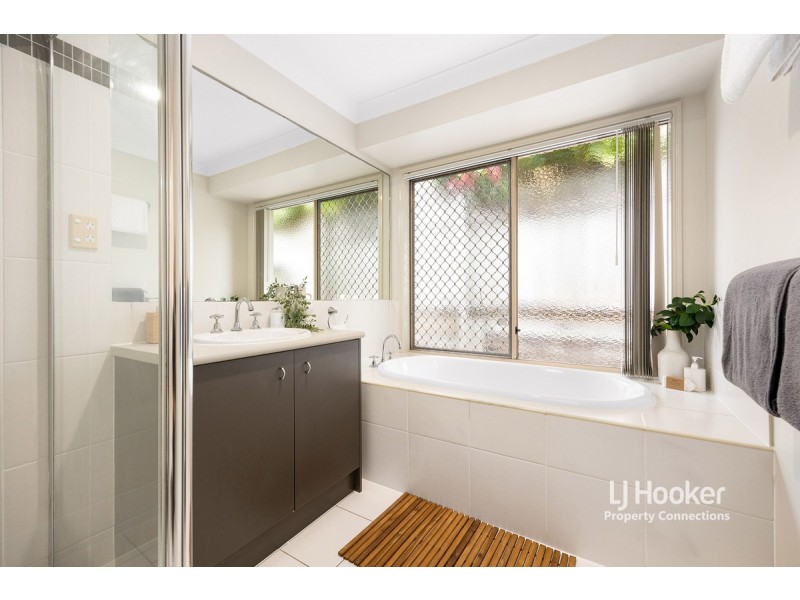 5 Cassinia Court, Eatons Hill QLD 4037