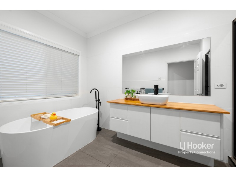 4 Turnberry Crescent, Albany Creek QLD 4035