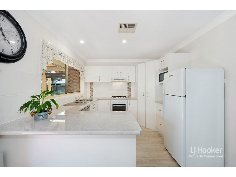 9 Skylark Court, Kallangur QLD 4503