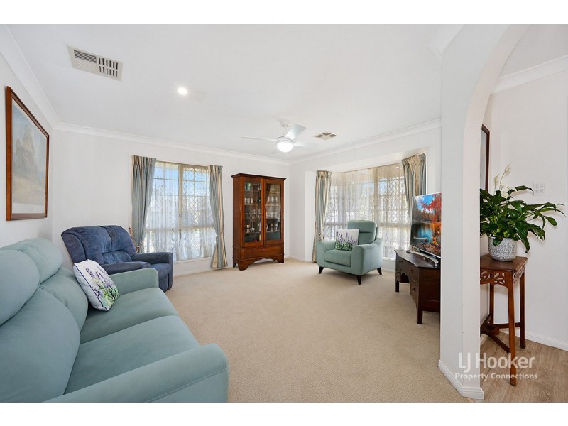 9 Skylark Court, Kallangur QLD 4503