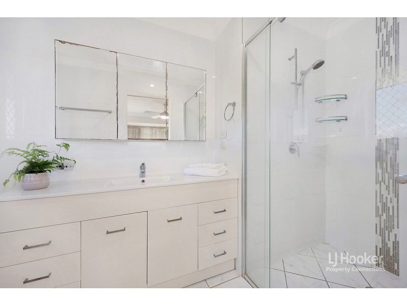 9 Skylark Court, Kallangur QLD 4503