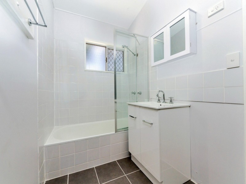 49 Illuta Avenue, Ferny Hills QLD 4055