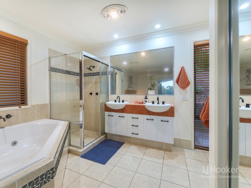 8 Bonica Court, Eatons Hill QLD 4037