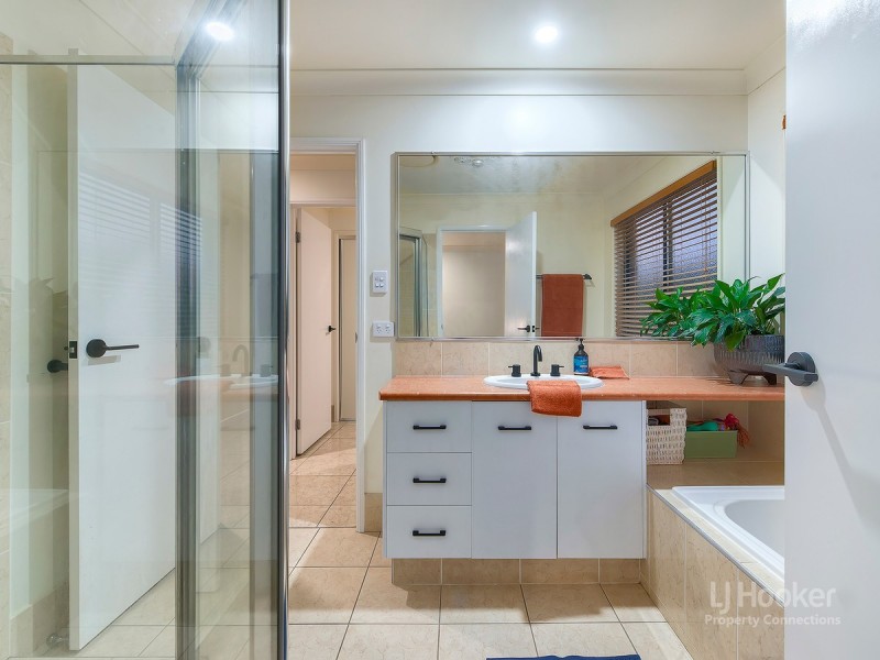 8 Bonica Court, Eatons Hill QLD 4037