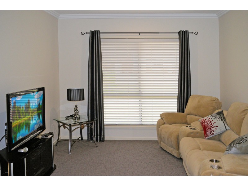 7 Gardenia Court, Bridgeman Downs QLD 4035