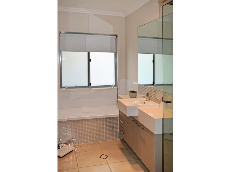 7 Gardenia Court, Bridgeman Downs QLD 4035