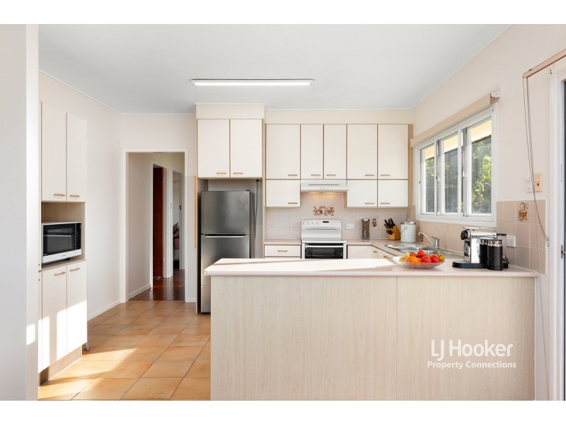 16 Illuta Avenue, Ferny Hills QLD 4055