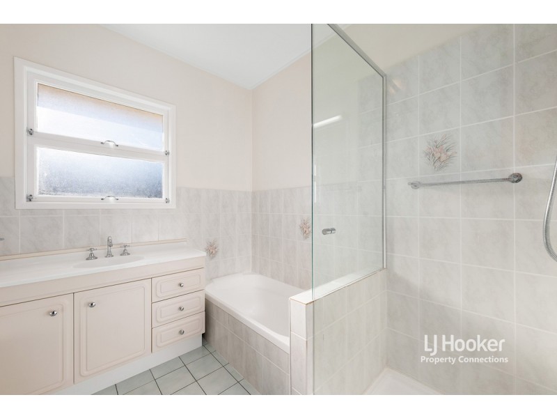 16 Illuta Avenue, Ferny Hills QLD 4055