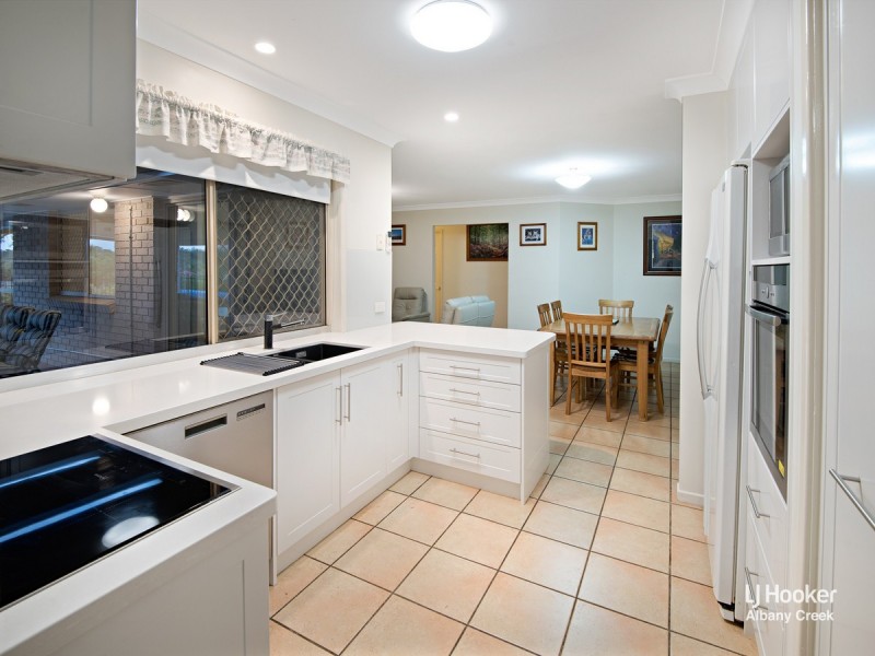 7 Tiffany Court, Eatons Hill QLD 4037