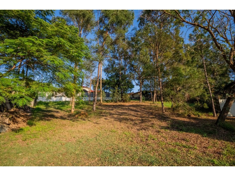 8 Coolamon Court, Eatons Hill QLD 4037