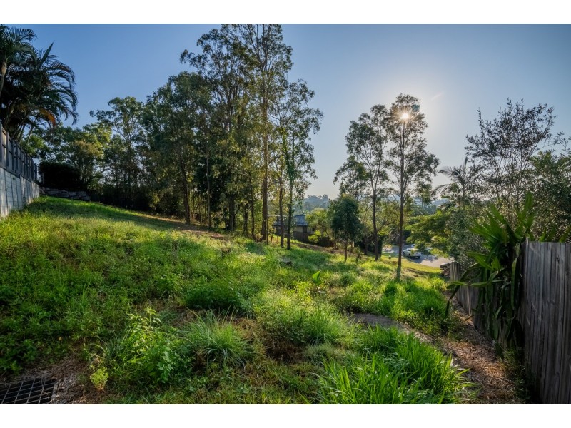 8 Coolamon Court, Eatons Hill QLD 4037