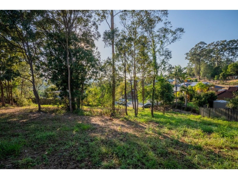 8 Coolamon Court, Eatons Hill QLD 4037