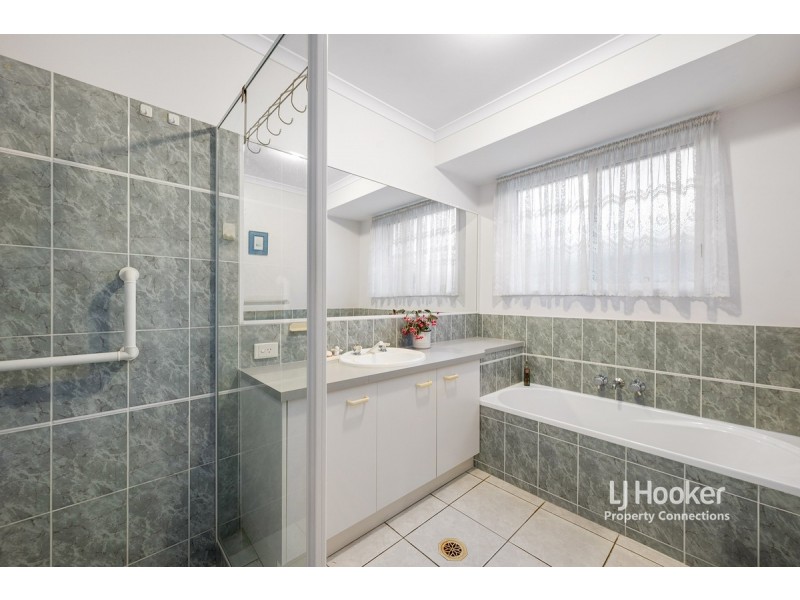 5 Saraband Drive, Eatons Hill QLD 4037