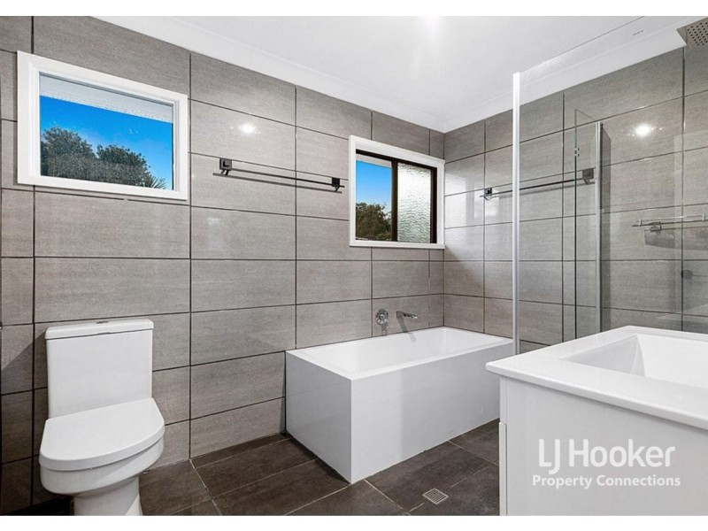 2 Arilpa Crescent, Ferny Hills QLD 4055