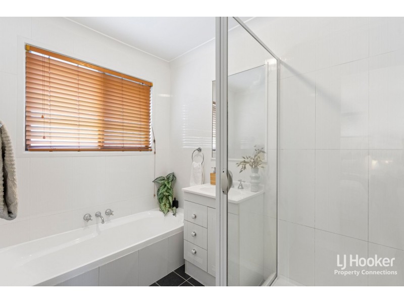 1 Folkstone Avenue, Albany Creek QLD 4035