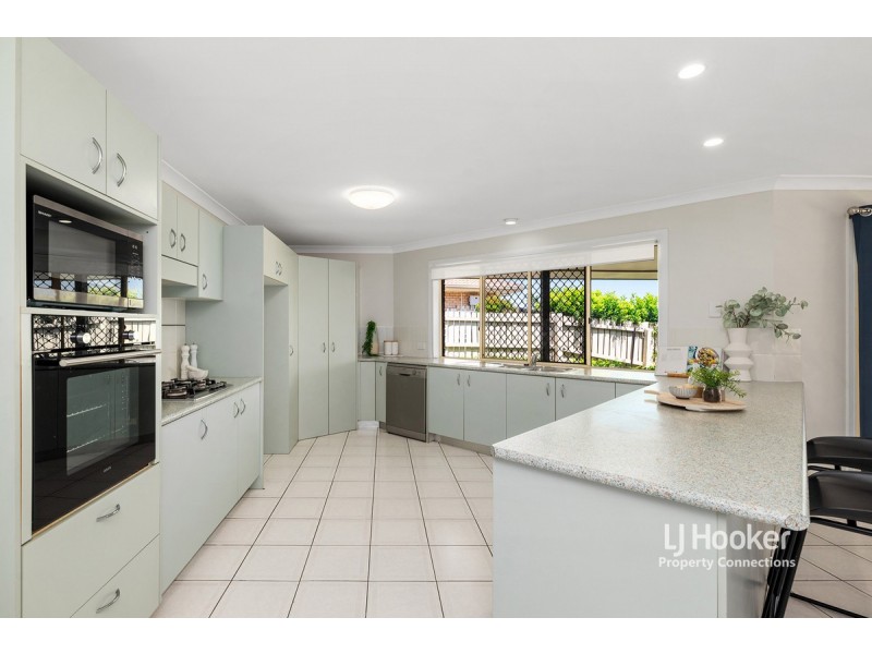 19 Flinders Way, Albany Creek QLD 4035