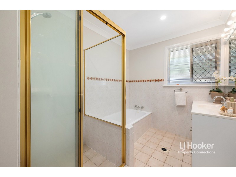 19 Flinders Way, Albany Creek QLD 4035