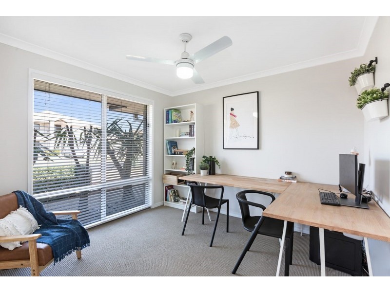 21 Crossing Drive, Eatons Hill QLD 4037