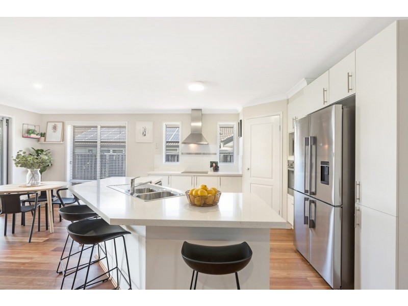 21 Crossing Drive, Eatons Hill QLD 4037