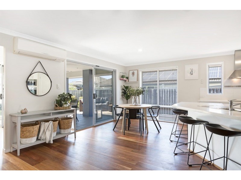 21 Crossing Drive, Eatons Hill QLD 4037