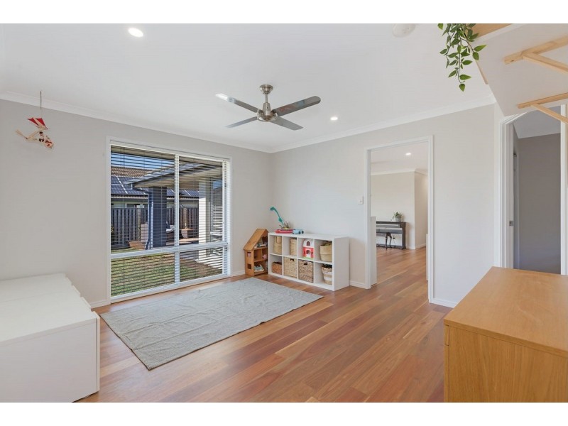 21 Crossing Drive, Eatons Hill QLD 4037