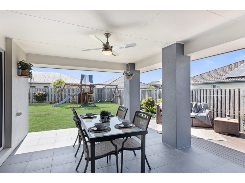 21 Crossing Drive, Eatons Hill QLD 4037