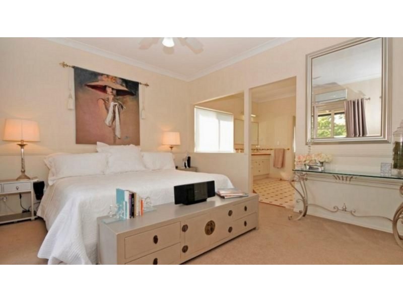 16 Talisman Court, Eatons Hill QLD 4037