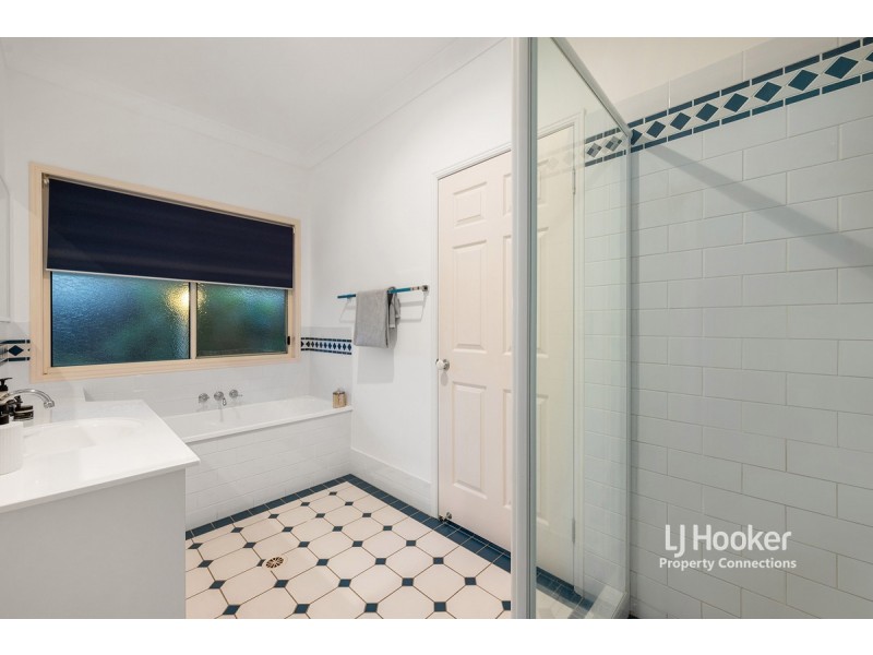 16 Talisman Court, Eatons Hill QLD 4037