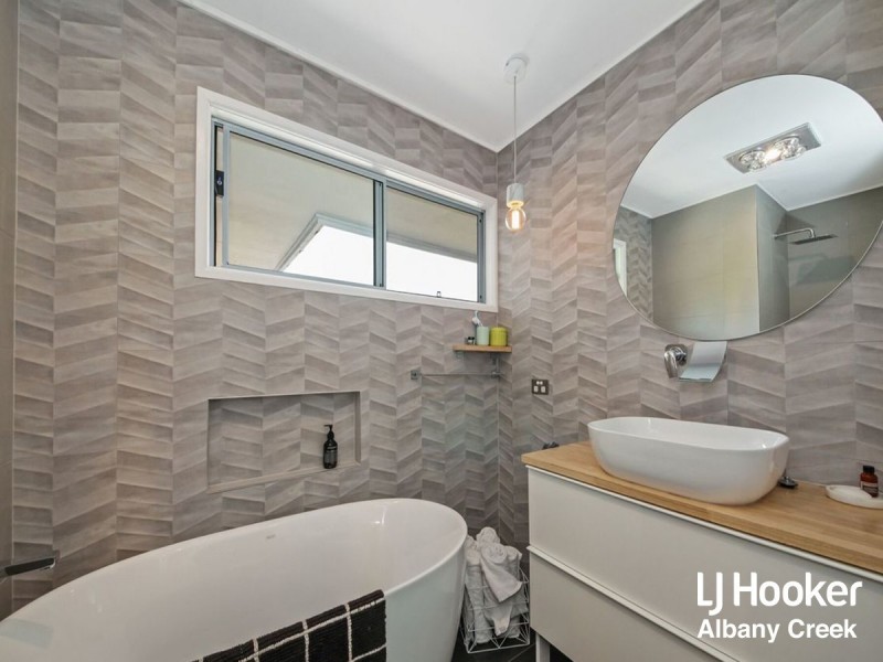 7 Camden Court, Arana Hills QLD 4054