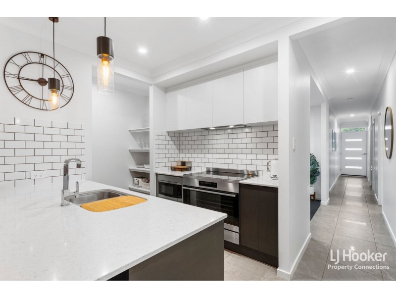 9 Creekside Terrace, Albany Creek QLD 4035