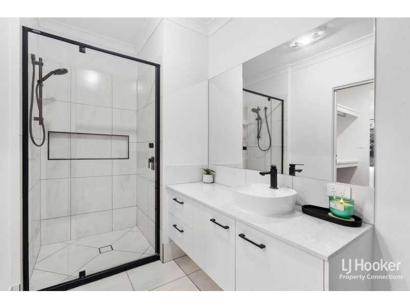 9 Creekside Terrace, Albany Creek QLD 4035