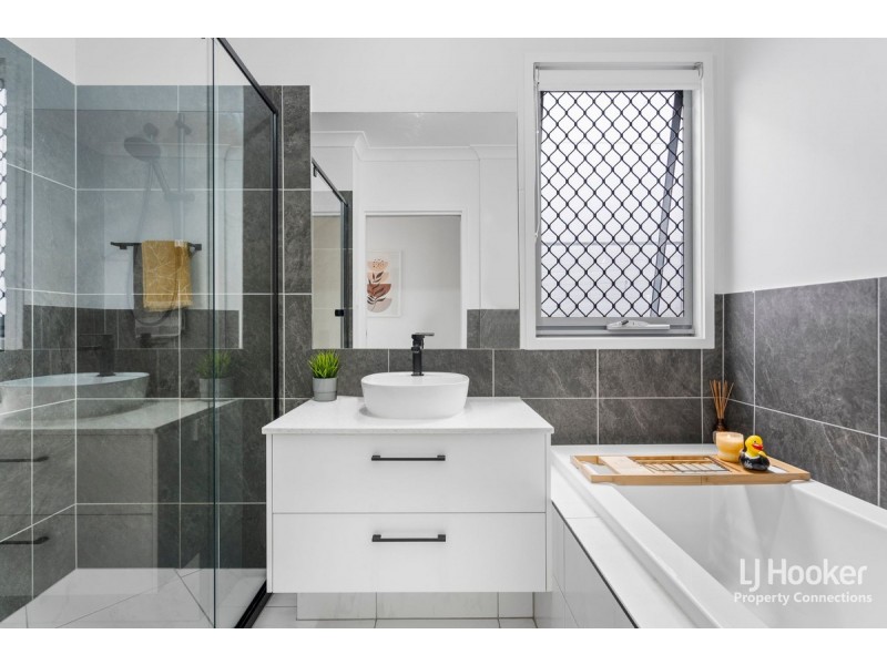 9 Creekside Terrace, Albany Creek QLD 4035