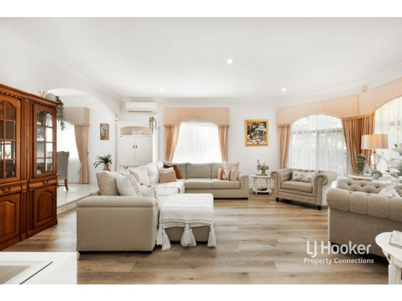 42 Voyager Circuit, Bridgeman Downs QLD 4035