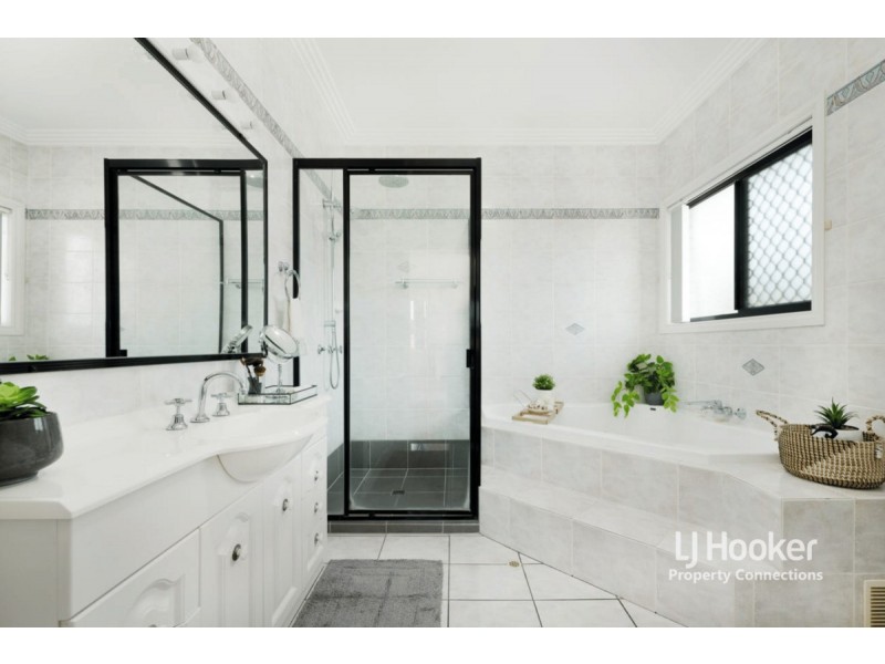 42 Voyager Circuit, Bridgeman Downs QLD 4035