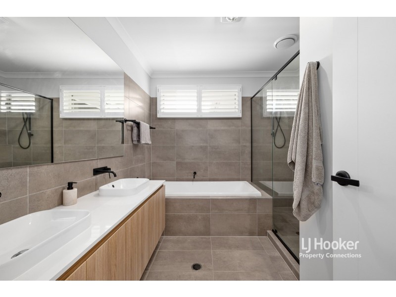 26 Desertrose Crescent, Bridgeman Downs QLD 4035